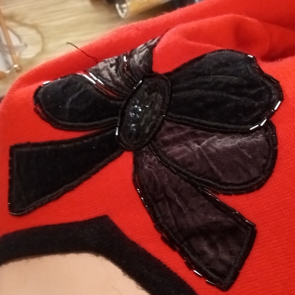 Pierre Cardin red sweater with beaded decorations. - Picture 3 of 5